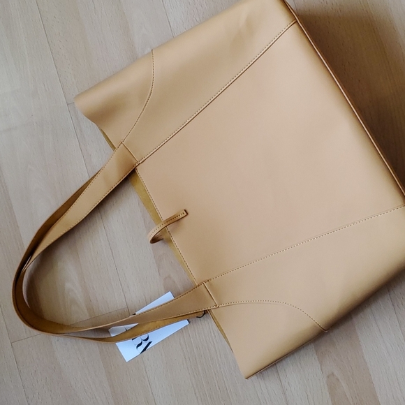 Zara Tote - Picture 8 of 9